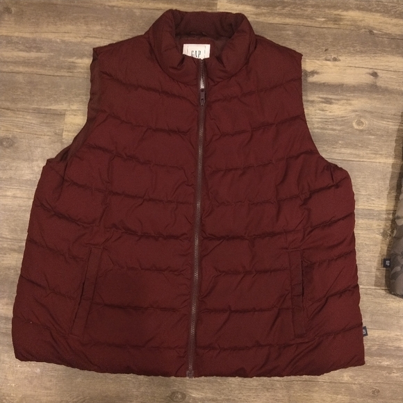 Gap Lightweight ColdControl Puffer Vest - Picture 1 of 3